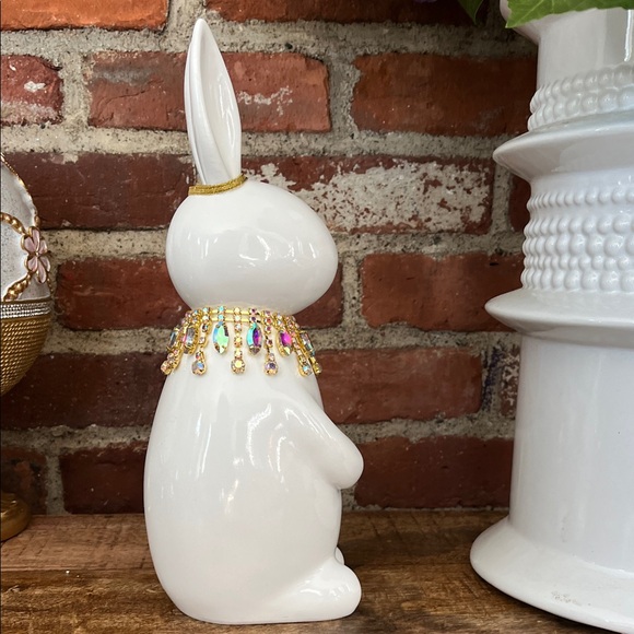 White resin Bunny with Jewel Collar by Bella Lux - Picture 5 of 7